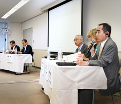 討論会の画像