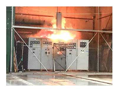 東北電力女川原子力発電所の電気盤火災を模擬した試験の一例の画像